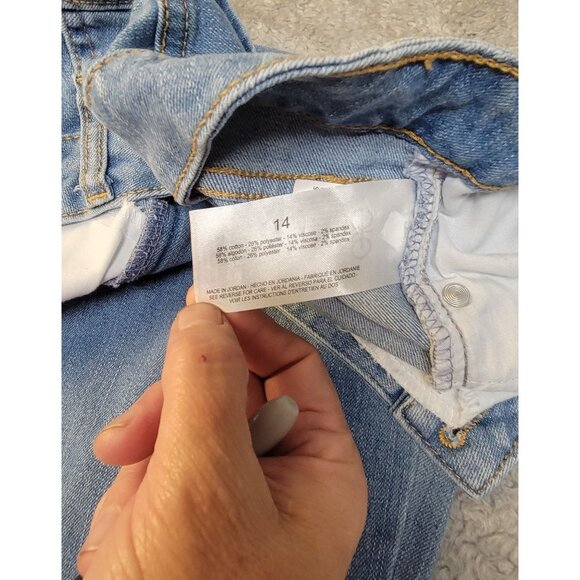 Code Bleu Light-Wash Cropped Denim Jeans with V-Shaped Frayed Hem.  Size:  14 - Picture 5 of 16